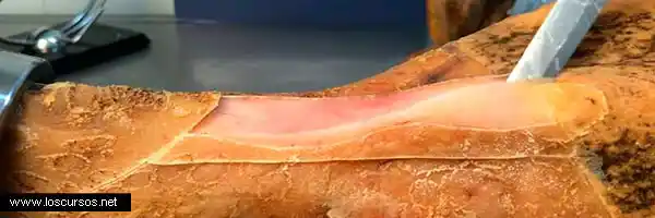 Cómo cortar la piel dura de los jamones 